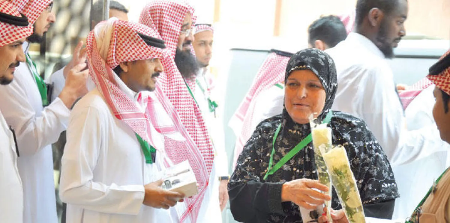 حاجّة فلسطينية من ضيوف خادم الحرمين الشريفين لدى وصولها إلى السعودية أمس («الشرق الأوسط»)