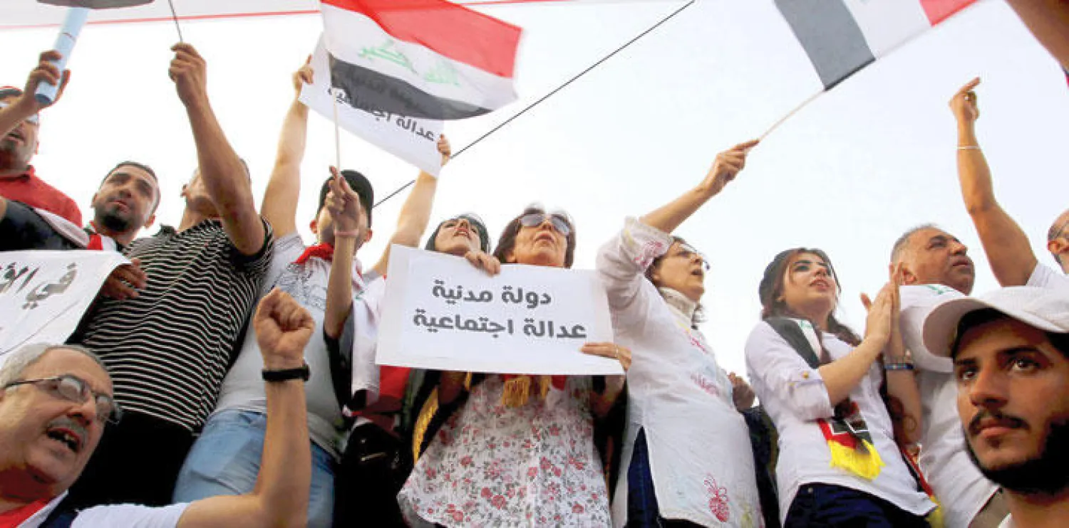 جانب من مظاهرة ضد الفساد ودعمًا للإصلاح في بغداد أمس (رويترز)