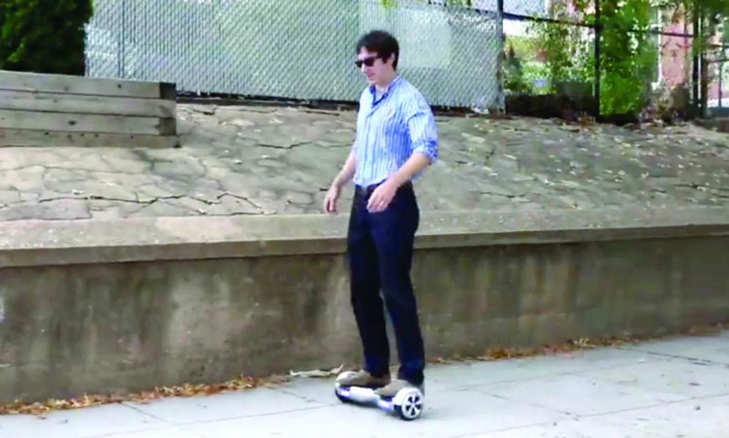 بقليل من الممارسة والقدرة على حفظ التوازن يستطيع أي شخص إتقان استخدام «سكوتر»