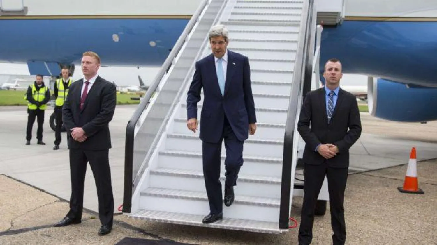 كيري يدعو لرحيل الأسد ولاستخدام نفوذ روسيا وإيران لإقناعه