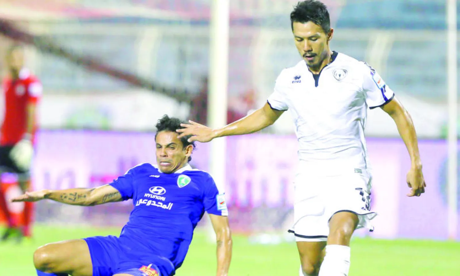 إدارة هجر تخشى على لاعبيها من الإصابات بسبب العشب الصناعي في ملعب النادي (تصوير: عيسى الدبيسي)