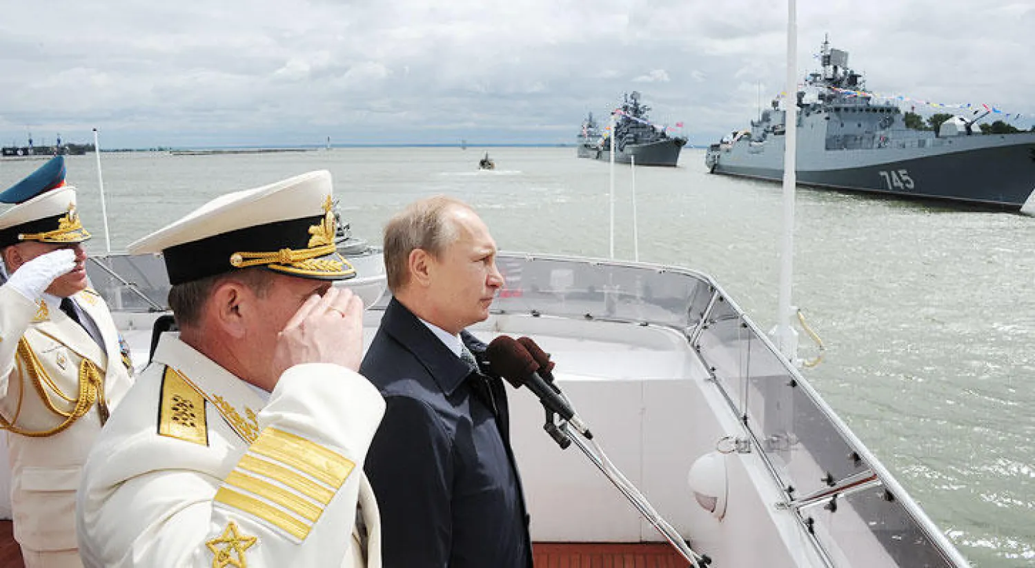 روسيا تجري مناورات بحرية شرق المتوسط.. وقلق أميركي من تعزيز وجودها العسكري بسوريا