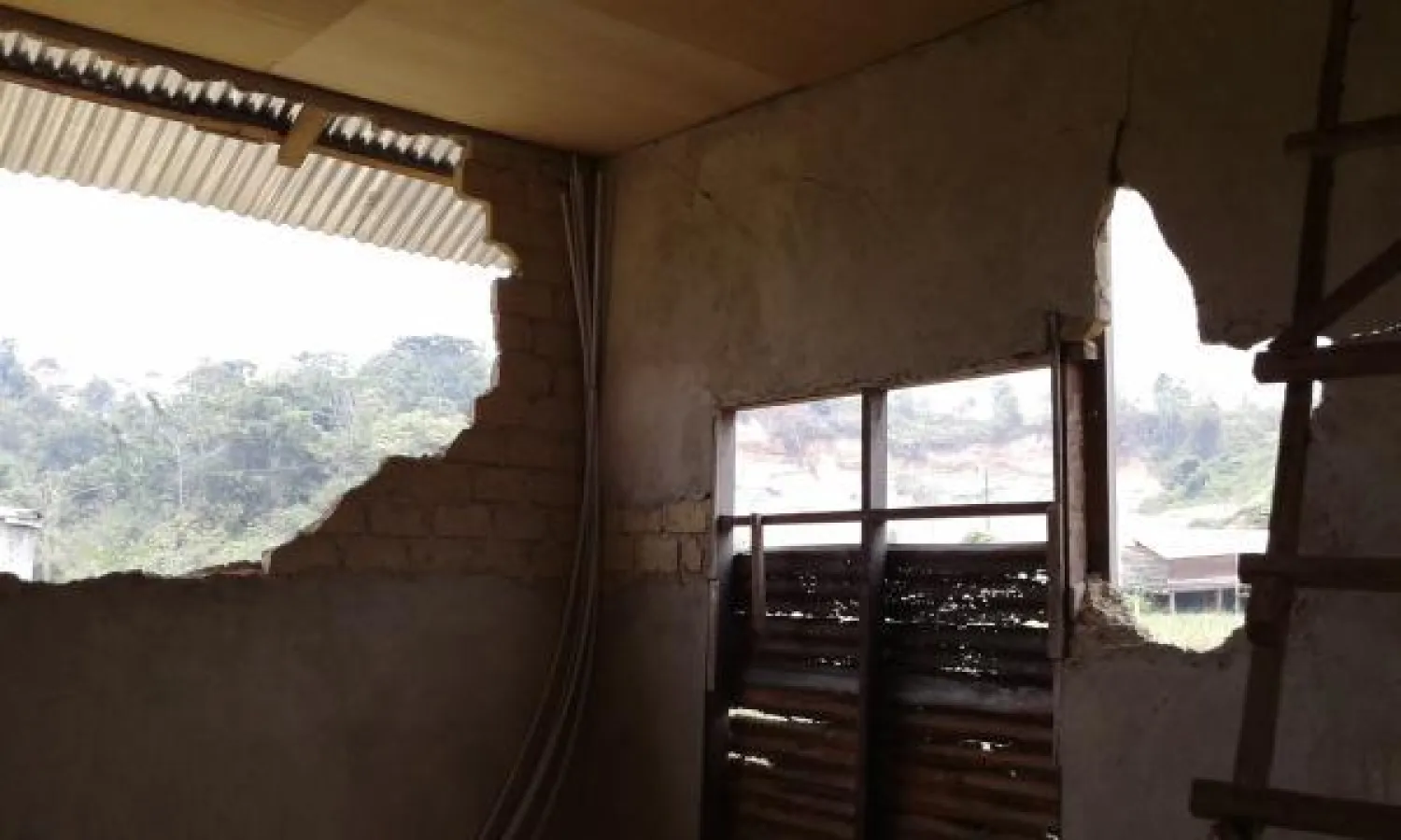 زلزال يضرب إندونيسيا ويتسبب بجرح العشرات