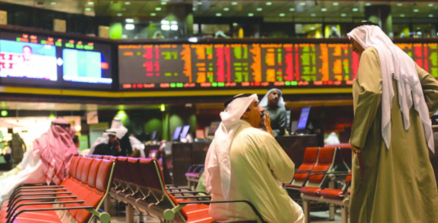جانب من التداولات في البورصة الكويتية ({الشرق الأوسط})