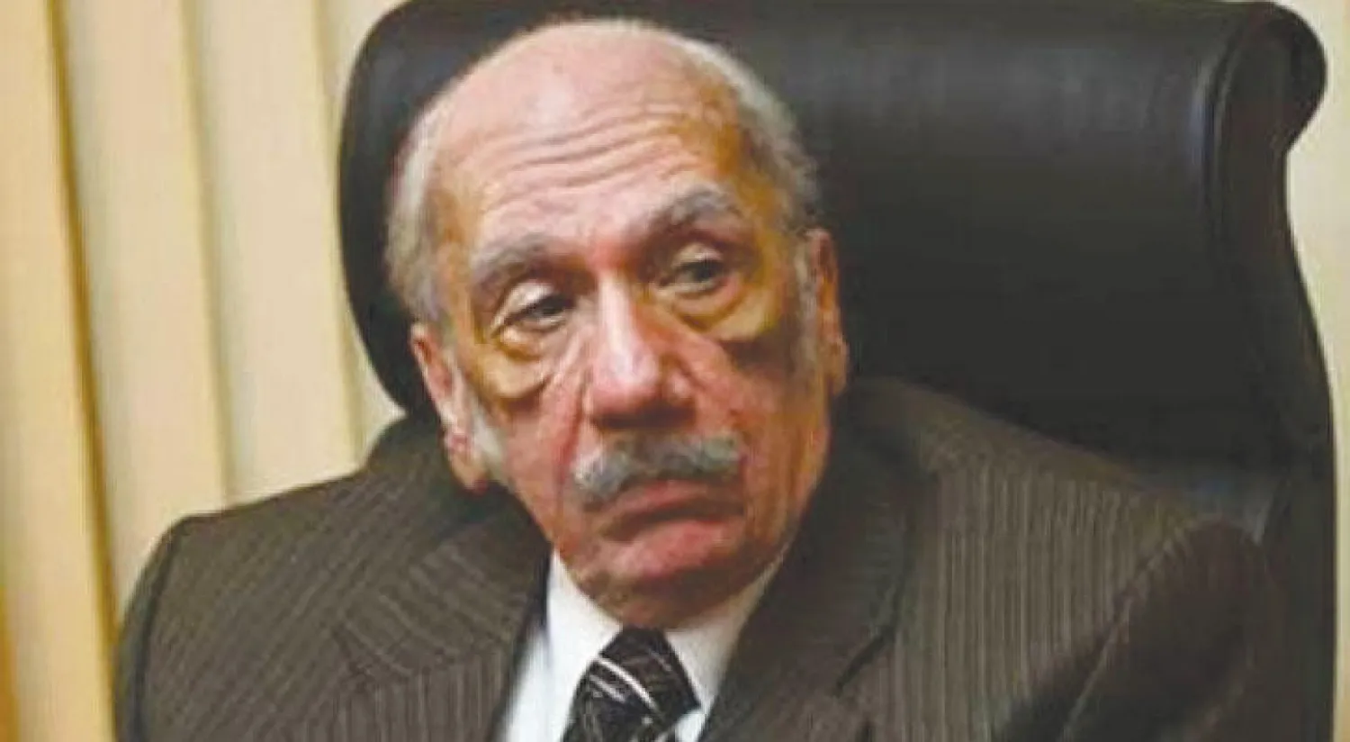 عرضت لعبد الرحمن في ليبيا والكويت وقطر ومصر مسرحيات منها «عريس لبنت السلطان» و«السلطان يلهو» و«الفخ» و«الحامي والحرامي»