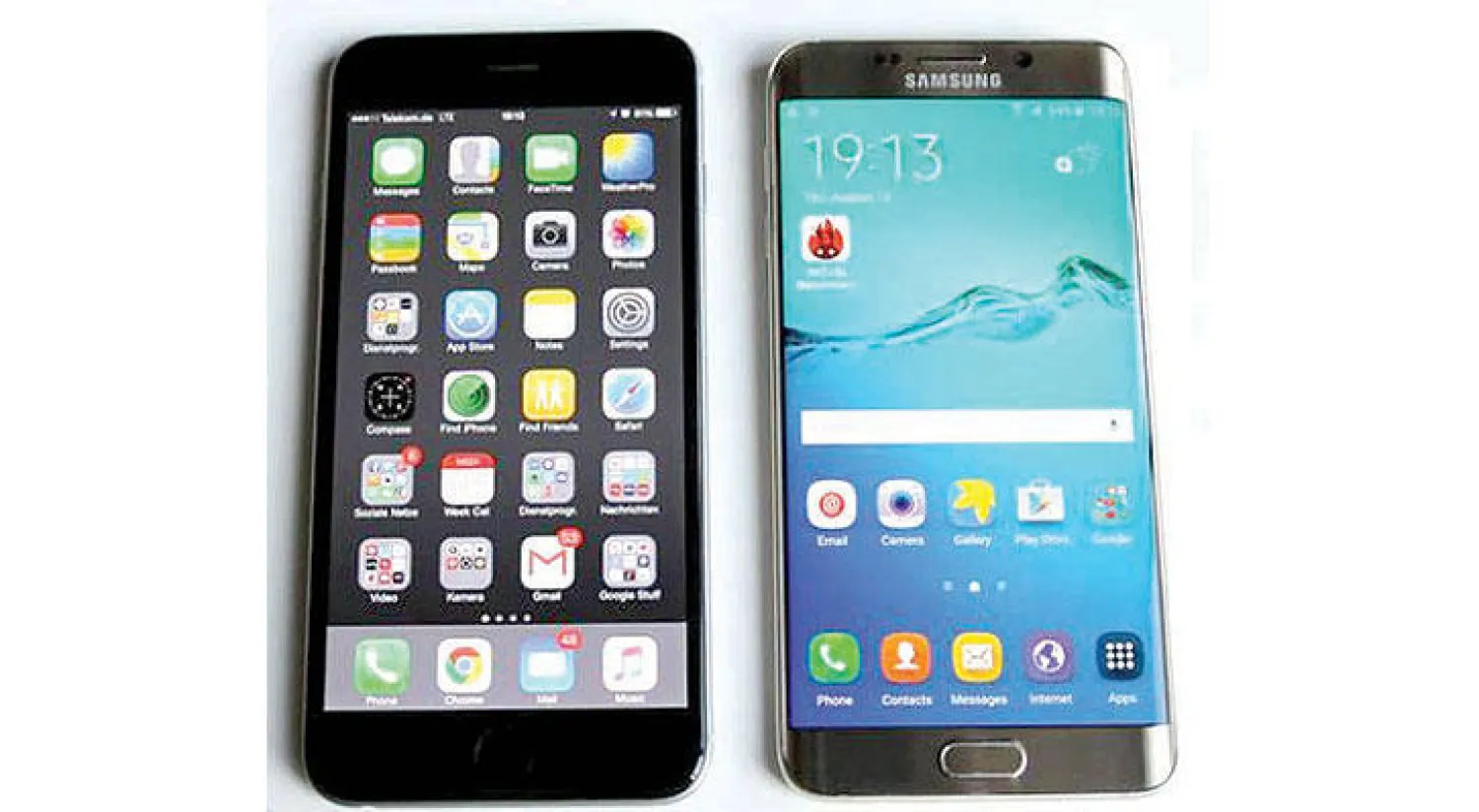 «آيفون 6 إس» (إلى اليسار) و«غالاكسي إس 6»