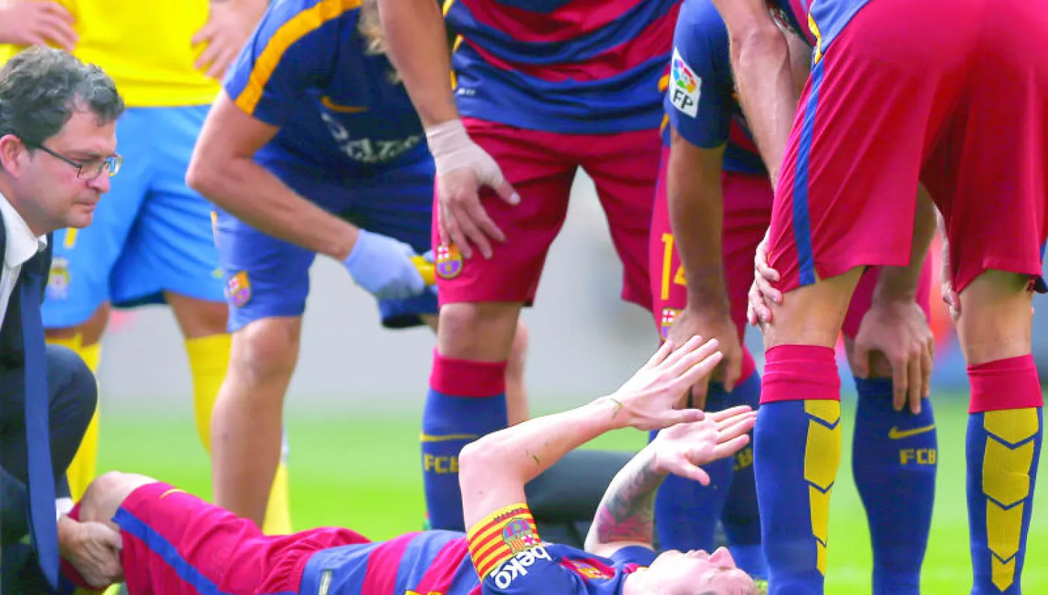 ذعر في الأرجنتين وبرشلونة لإصابة ميسي (أ.ب)