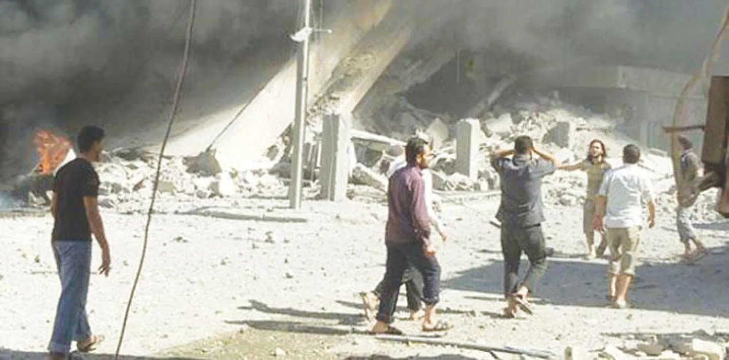 صورة لاستهداف تلبيسة بريف حمص من قبل الطيران الروسي أول من أمس نشرها حساب «الدفاع المدني التطوعي» (أ.ب)