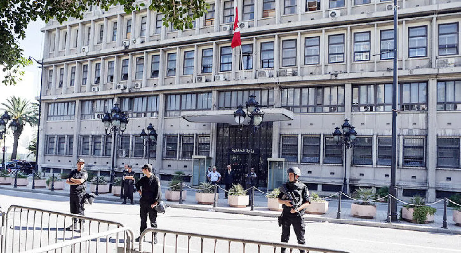 وزارة الداخلية التونسية: ضبط سيارتين مفخختين لـ«داعش» على الحدود الليبية