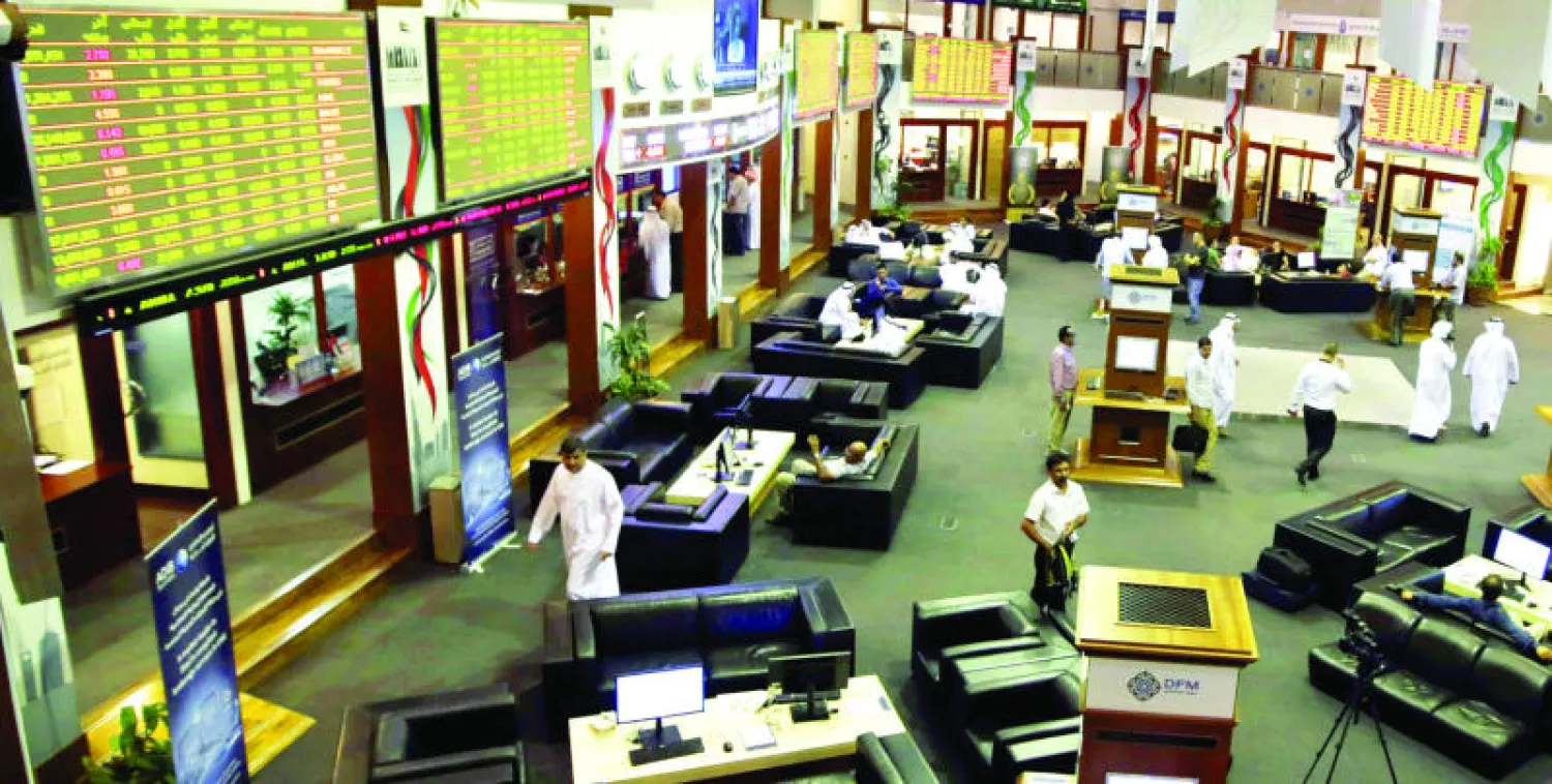 جانب من صالة التعاملات في بورصة دبي (إ.ب.أ)
