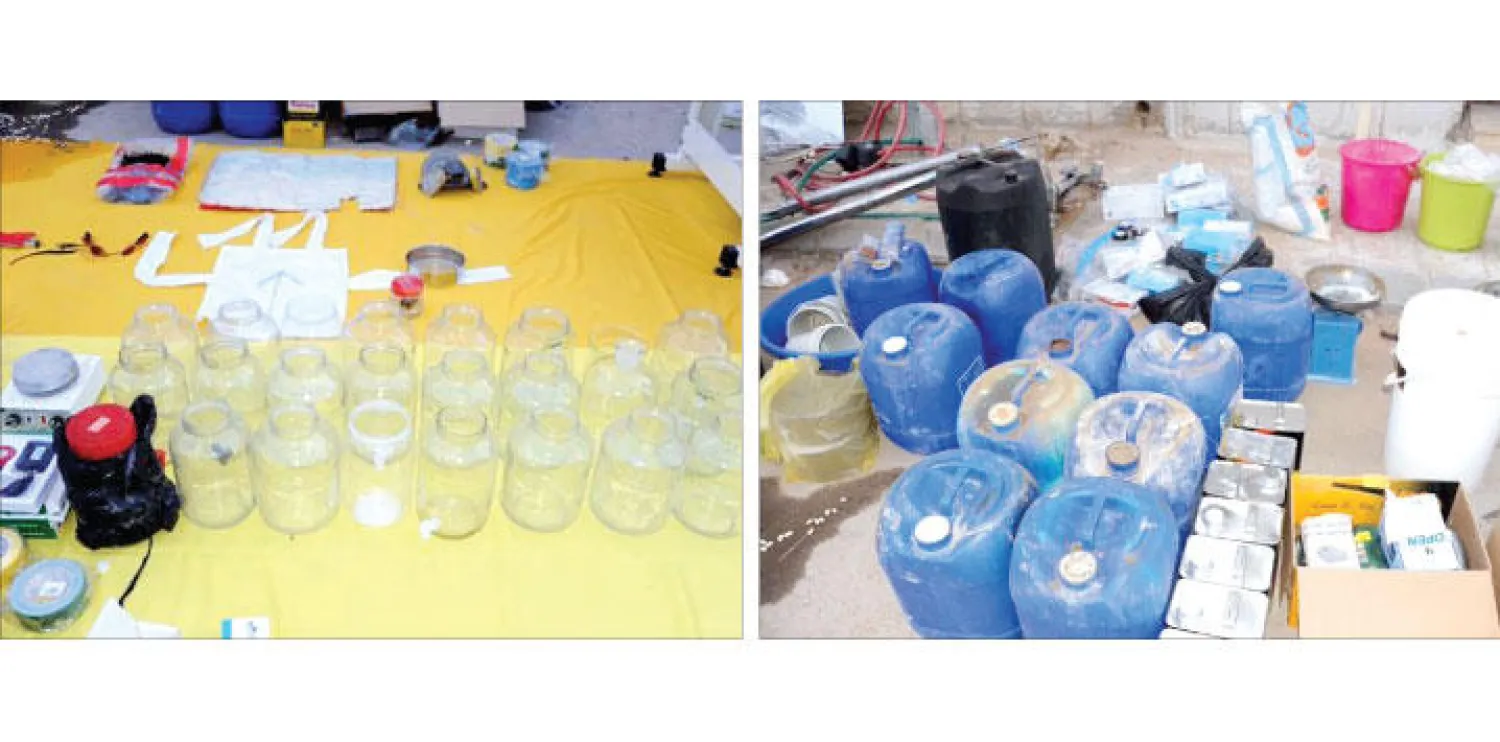 القناني والزجاجات التي تم ضبطها قبل إعدادها لتنفيذ العمليات الإرهابية (واس)
