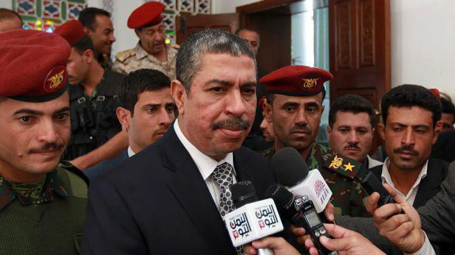 بحاح يتسلّم مفاتيح «باب المندب»