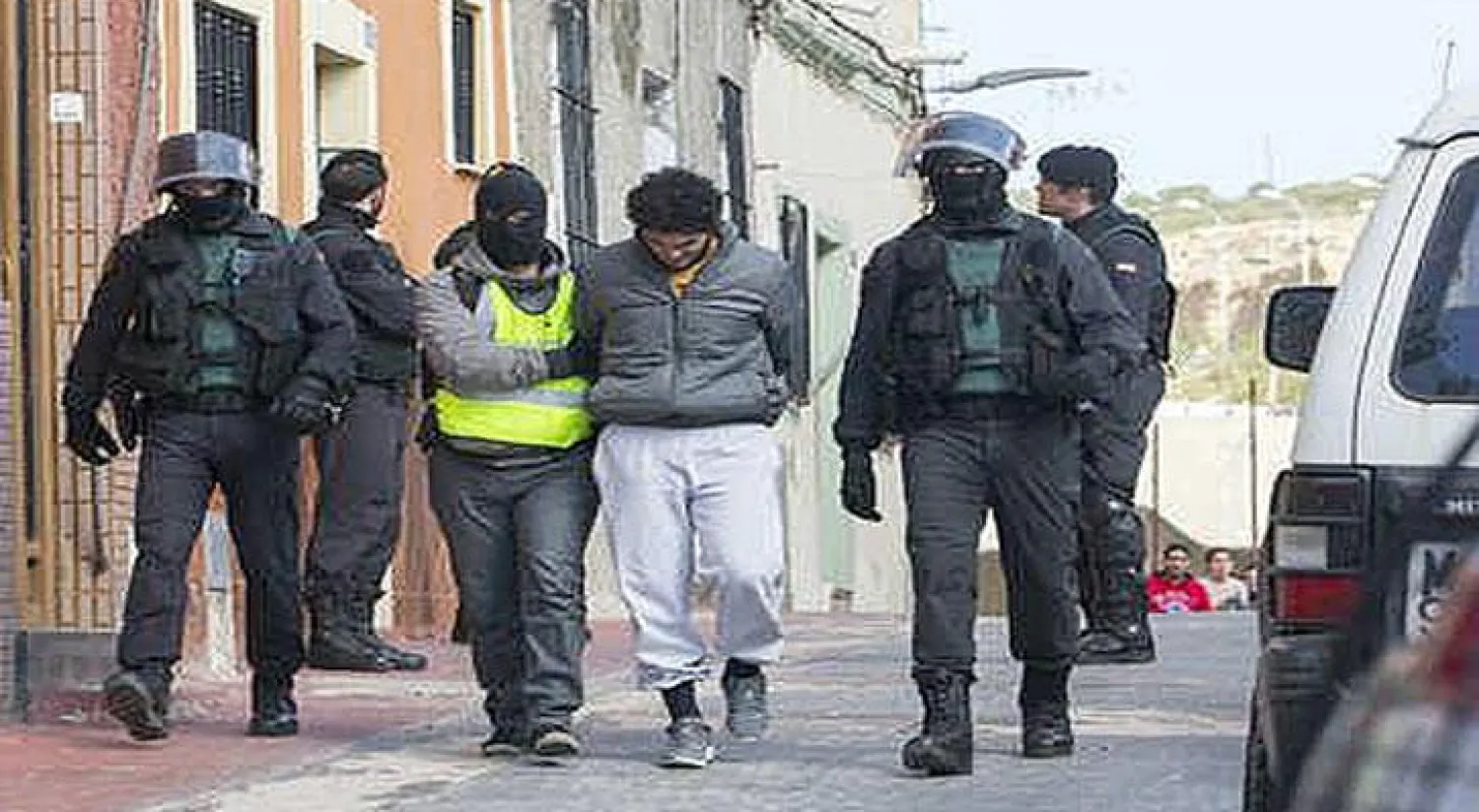 إسبانيا بالتعاون مع المغرب تعتقل 10 أشخاص مشتبهين بالإرهاب