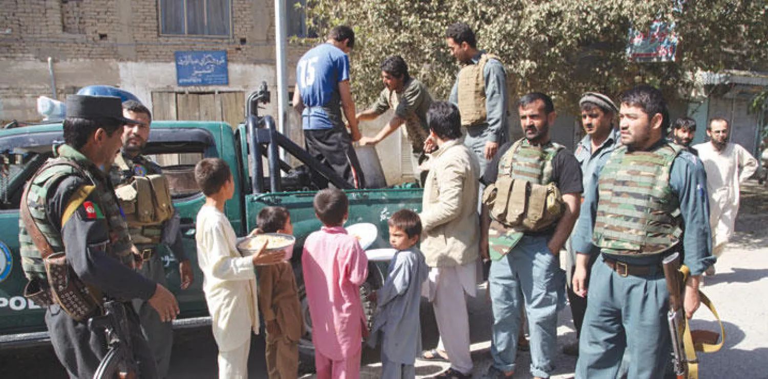 القوات الأفغانية تسعى لإعادة السيطرة على وسط شوارع قندوز أمس (إ.ب.أ)