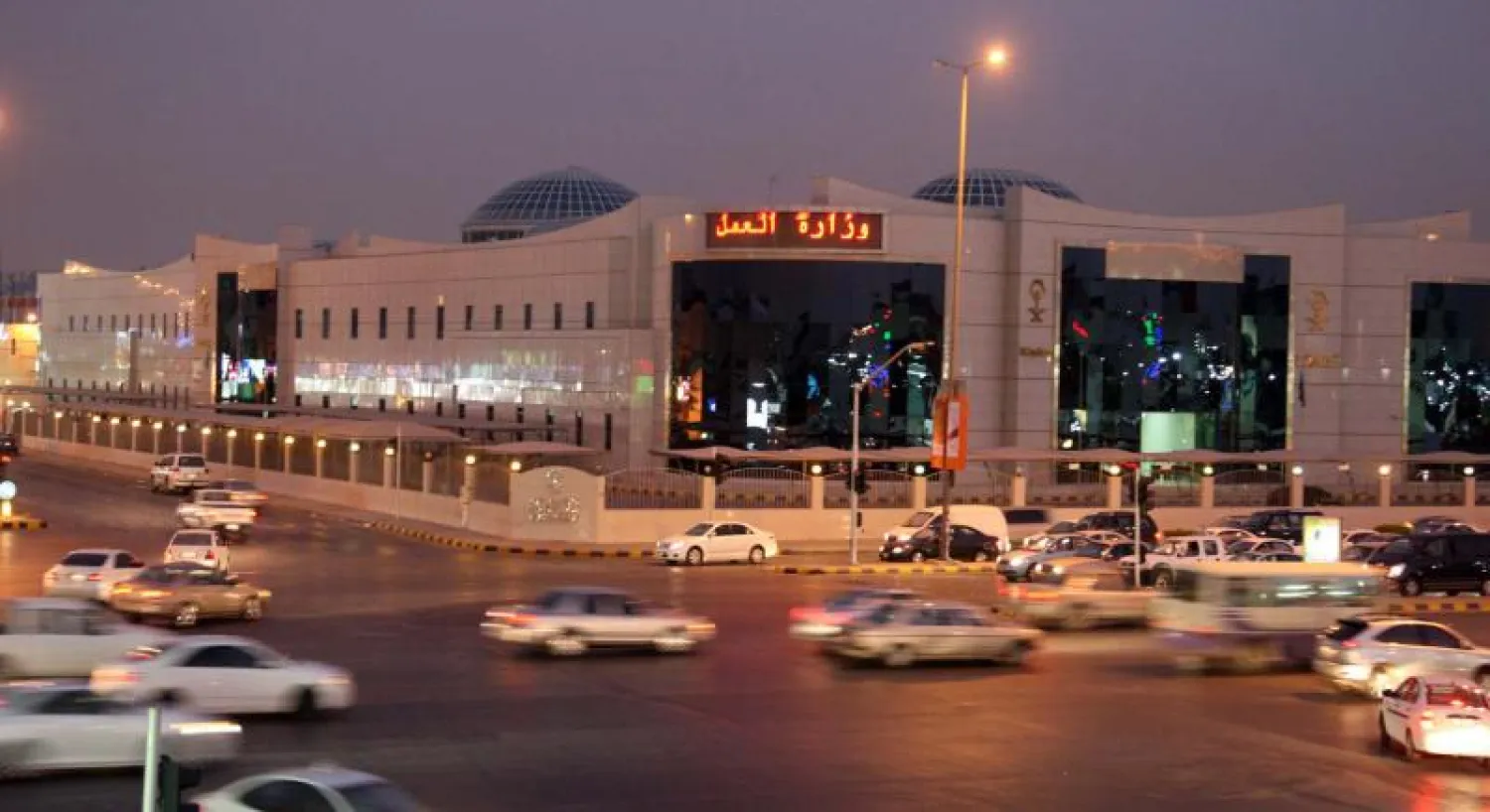 «العمل» السعودية: مراحل التأنيث لمحلات المستلزمات النسائية قائمة.. وتأجيل التطبيق للمرحلة الثالثة