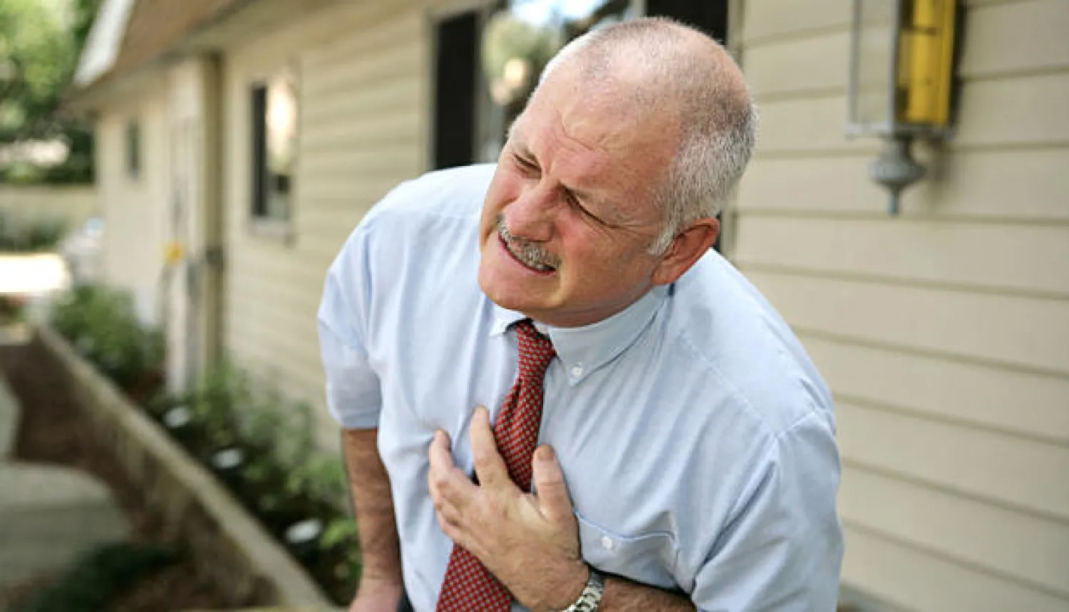 اختبار دم بسيط يتنبأ بتعرضك لنوبة قلبية