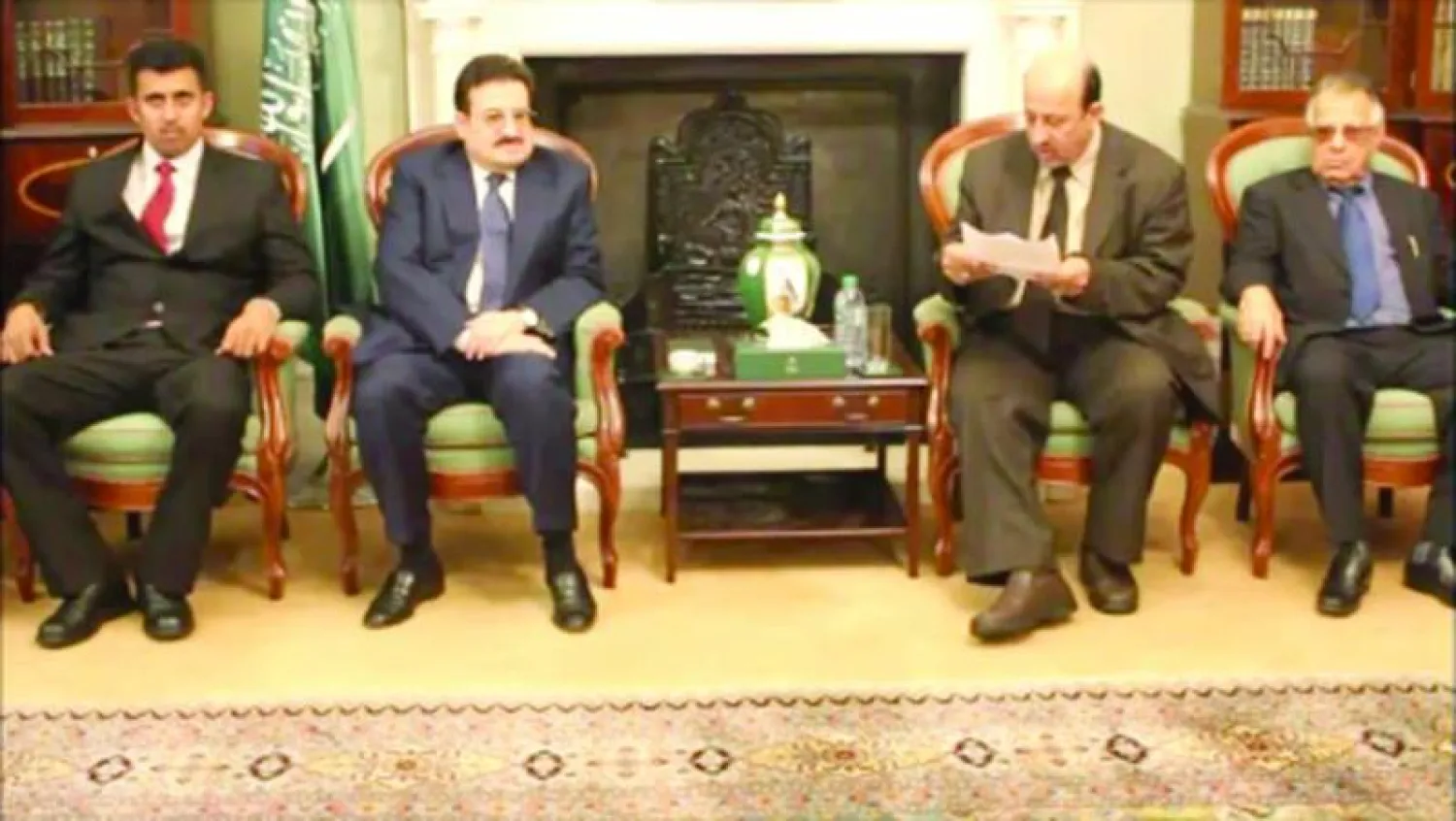 جانب من لقاء مجلس يافع بالسفير السعودي في لندن وتقديم العزاء في وفاة الأمير نواف بن عبد العزيز («الشرق الأوسط»)