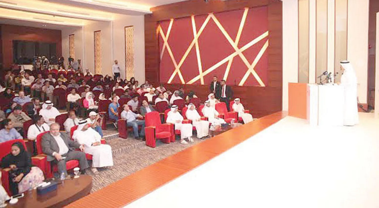 جانب من الحضور في المؤتمر الصحافي