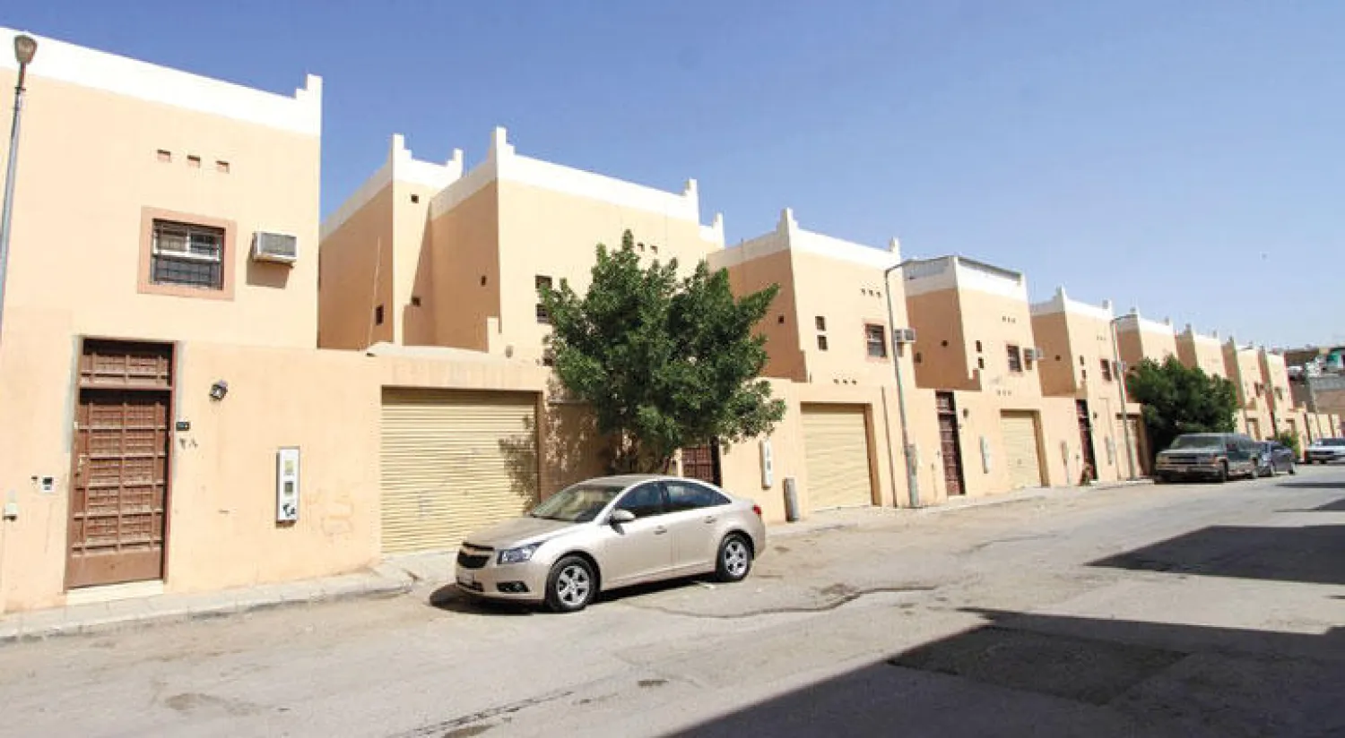 على الرغم من الانخفاض الكبير الذي شهدته قيمة الصفقات في قطاع العقار السعودي خلال الربع المنصرم فإنها لم تؤثر كثيرًا على الأسعار النهائية بشكل ملحوظ