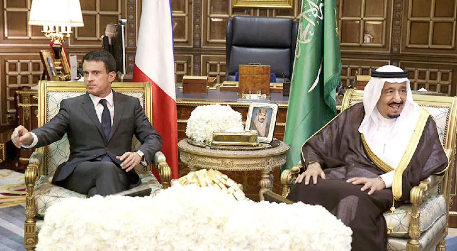 خادم الحرمين يبحث مستجدات الأحداث في المنطقة مع رئيس الوزراء الفرنسي
