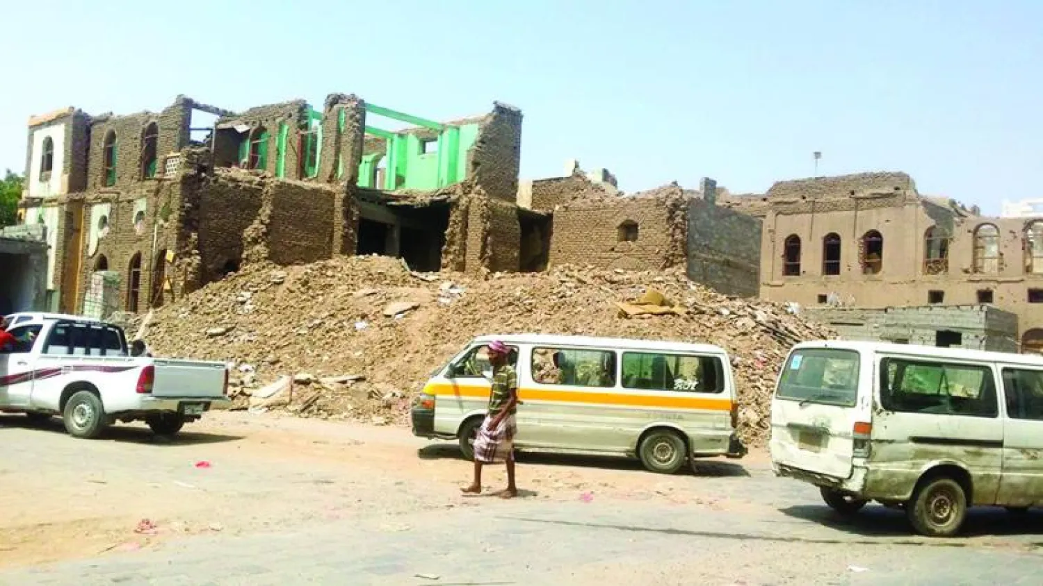 آثار الدمار الشامل ماثلة في حوطة لحج («الشرق الأوسط»)