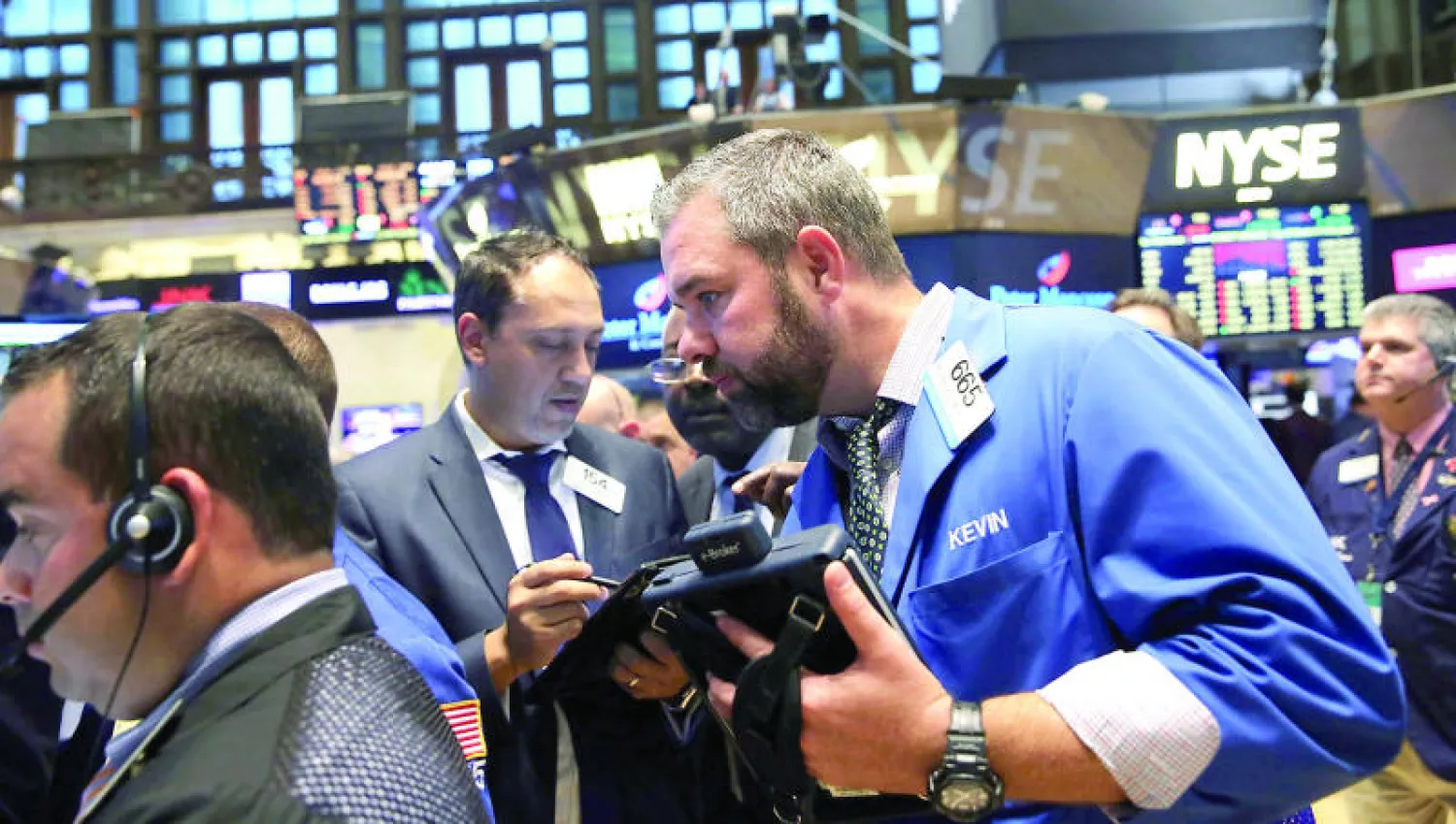 عمليات الاندماج والاستحواذ في سبيلها إلى بلوغ مستوى قياسي سنوي (أ.ف.ب)