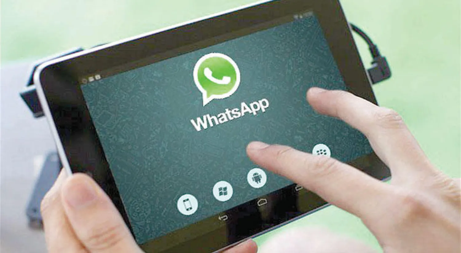 «واتساب» تصل إلى مليار شخص حول العالم