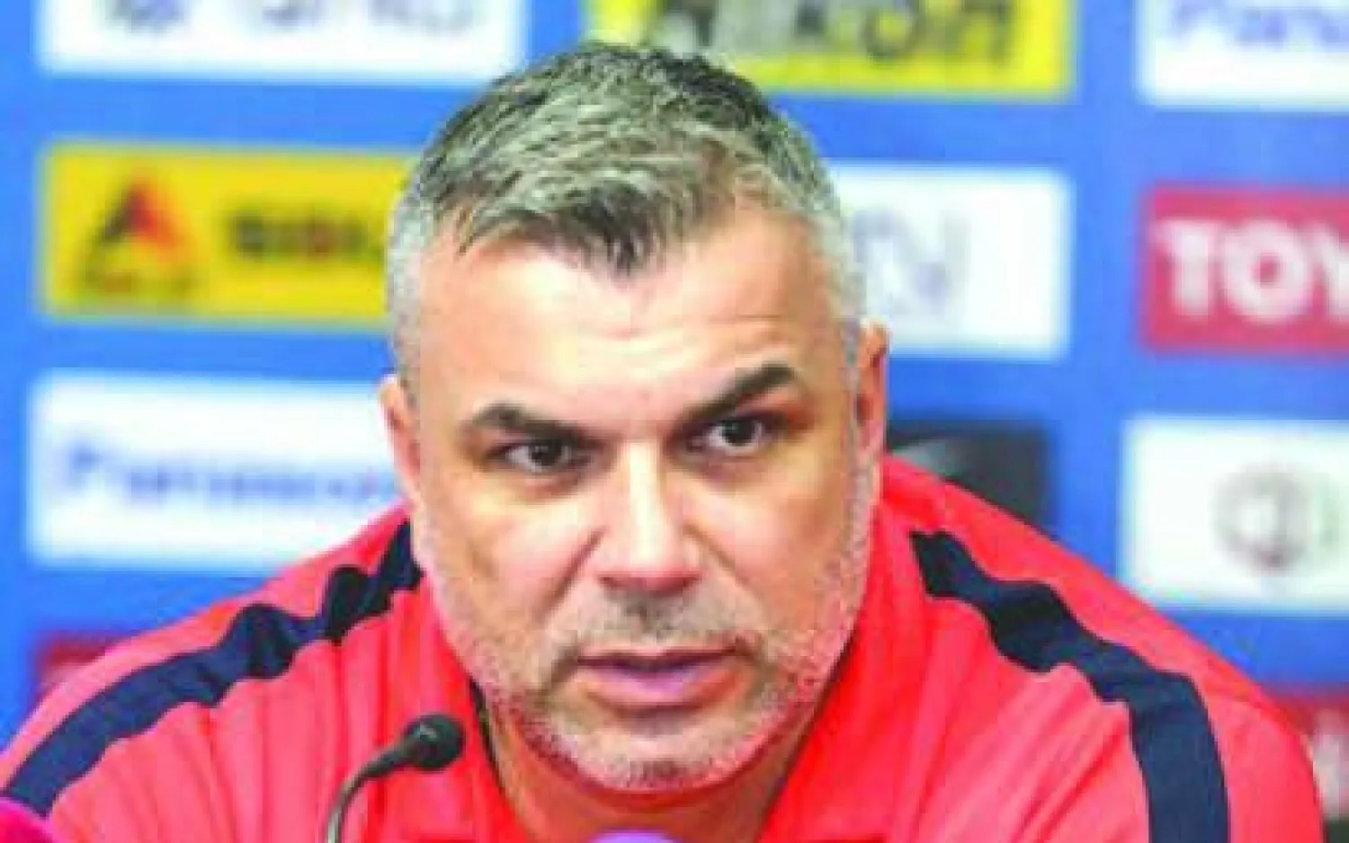 كوزمين خلال المؤتمر الصحافي أمس في دبي (موقع أهلي دبي الرسمي)