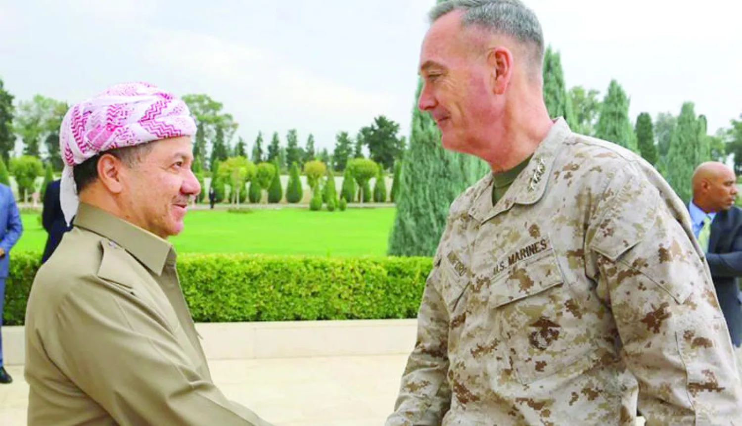 رئيس إقليم كردستان مسعود بارزاني لدى استقباله في أربيل أمس رئيس هيئة الأركان المشتركة الأميركي الجنرال جون دنفورد ({الشرق الأوسط})