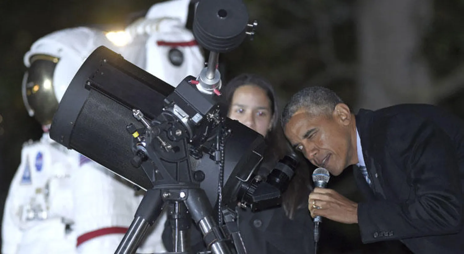 أوباما يحث الطلبة على استكشاف الفضاء والسفر للمريخ