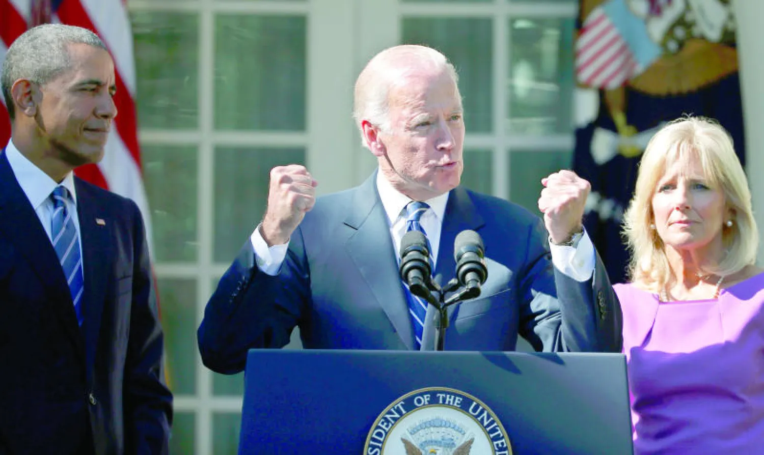 نائب الرئيس الأميركي جو بايدن في المؤتمر الصحافي الذي أعلن فيه عن عدم ترشحه لخوض سباق الرئاسة الأميركية في واشنطن أمس (رويترز)