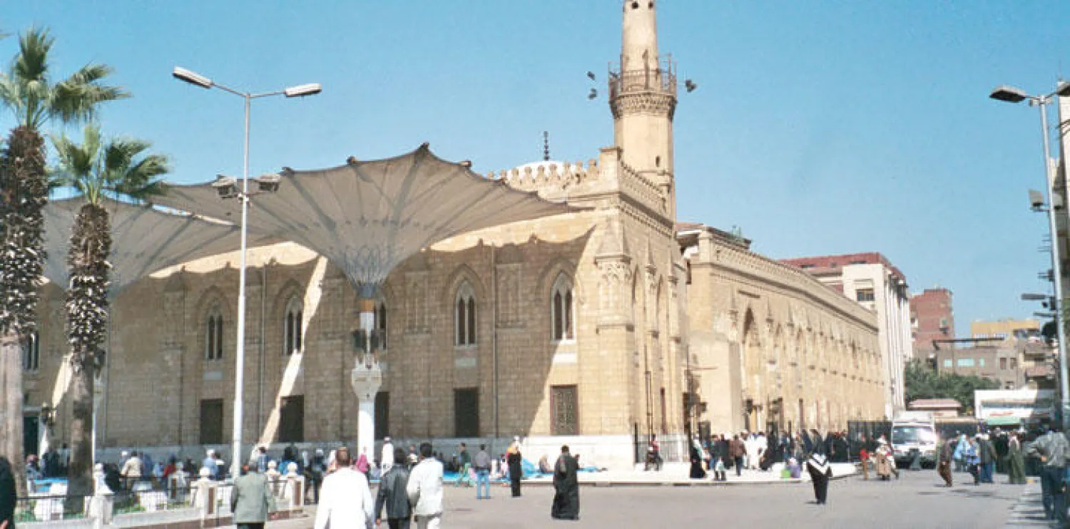مسجد الحسين بشارع الأزهر بوسط القاهرة («الشرق الأوسط»)