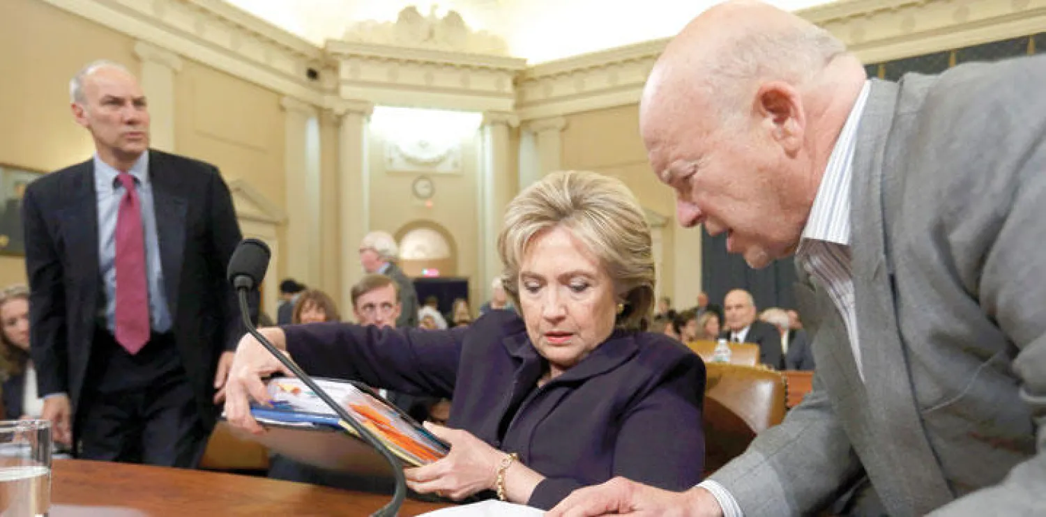 هيلاري كلينتون أمام اللجنة التي شكلها الجمهوريون للتحقيق معها في الهجمات الدامية التي شهدتها بنغازي الليبية سنة 2012 (رويترز)