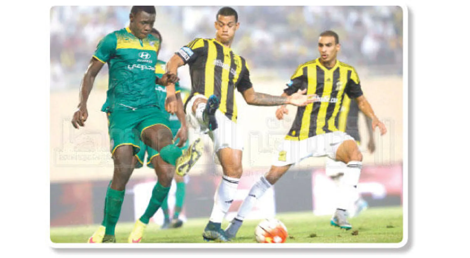 من مباراة الاتحاد والخليج أمس (تصوير: عيسى الدبيسي)