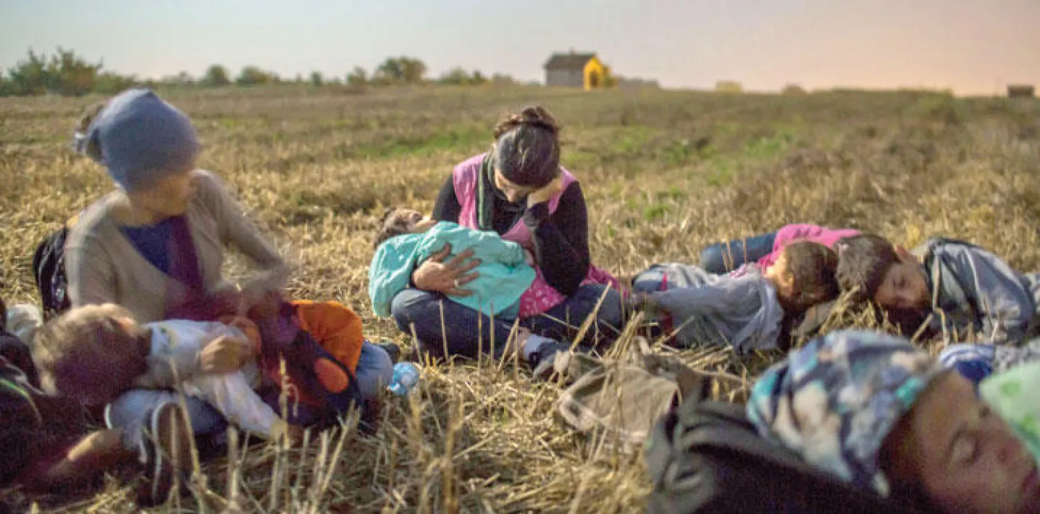 قسط من الراحة لأفراد العائلة السورية في رحلة اللجوء الشاقة التي انتهت بهم في الدنمارك (نيويورك تايمز)