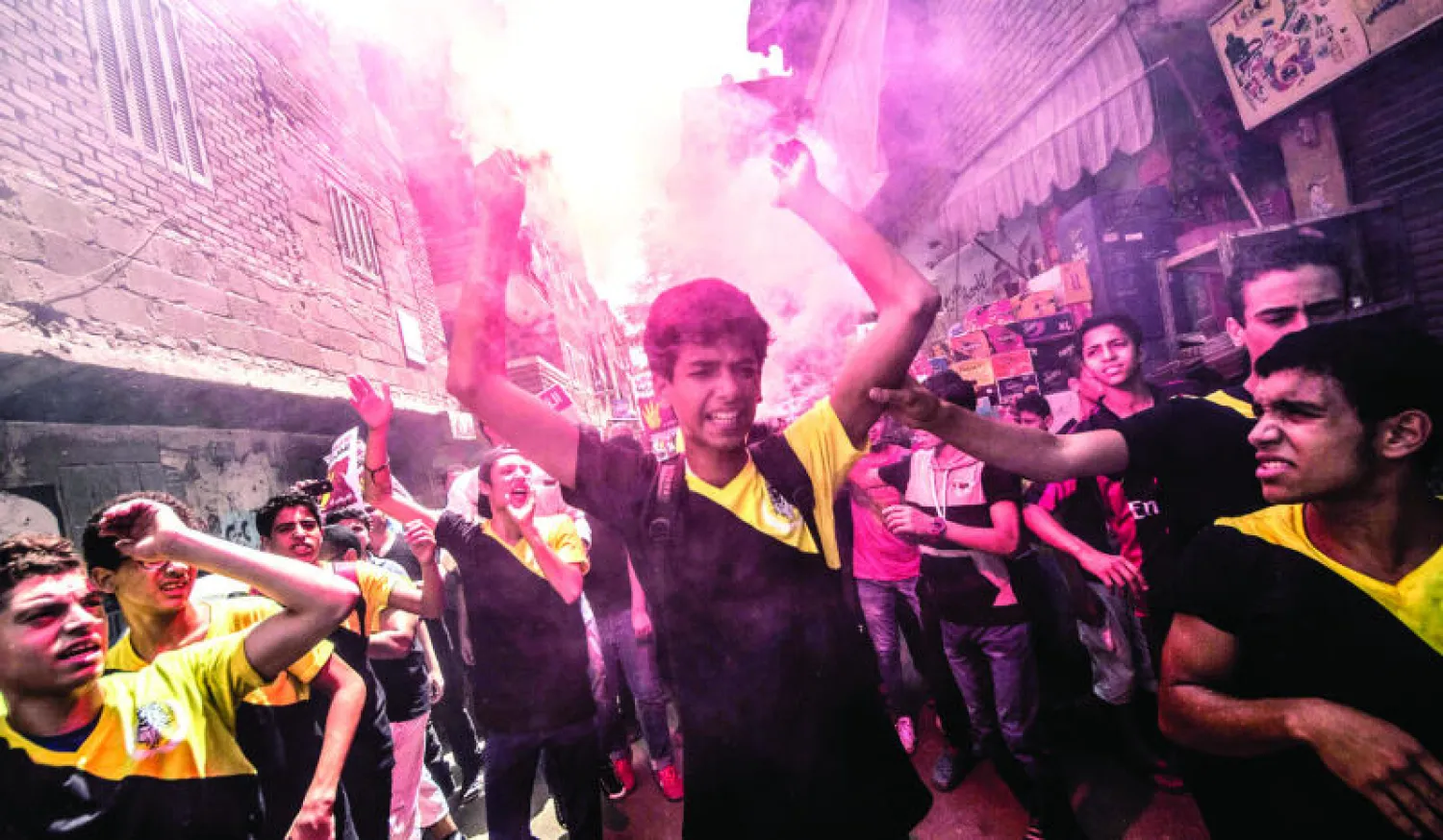 صورة أرشيفية لمؤيدين لجماعة الإخوان المسلمين خلال تظاهرة بشوارع القاهرة ضد السلطات (أ.ب)