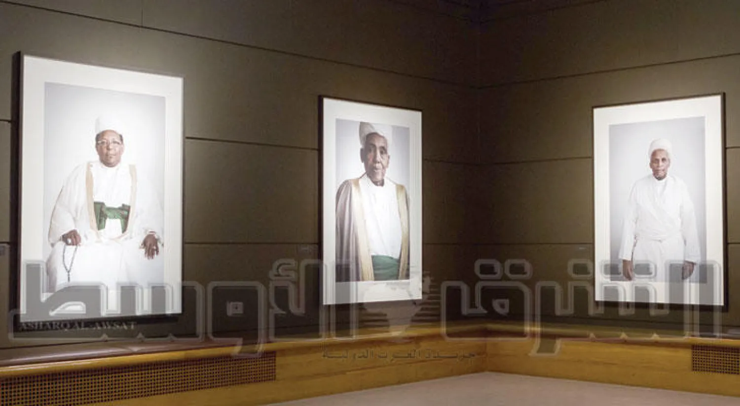 لقطات من معرض «الأغوات» للمصور عادل القريشي في «ليتون هاوس» بلندن ({تصوير جيمس حنا)