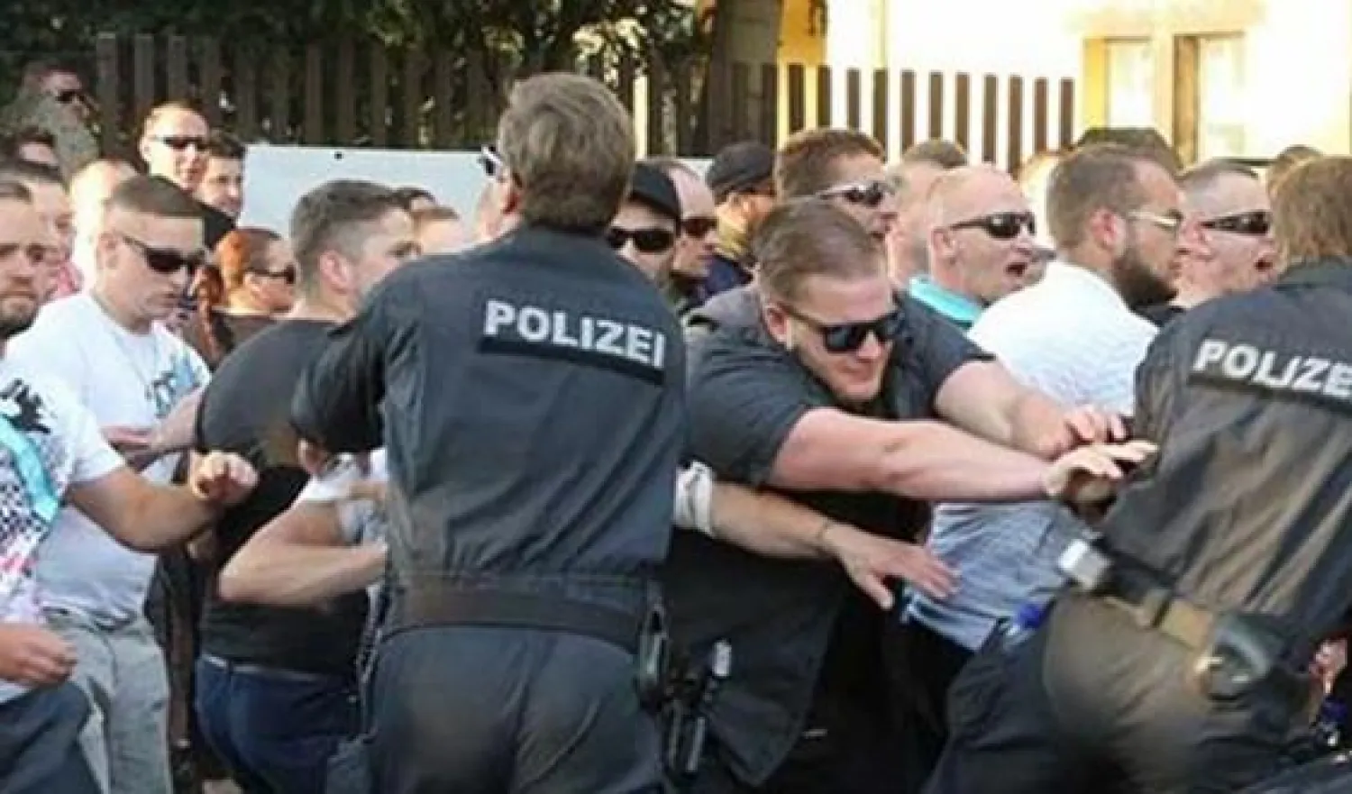 إصابة 12 شخصا باشتباكات بين أتراك وأكراد في اليابان