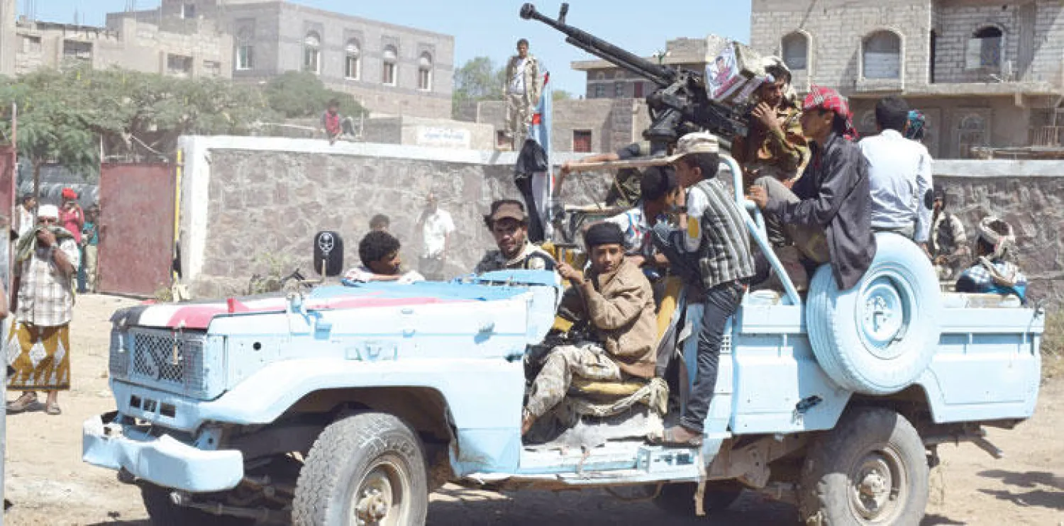 يمنيون مؤيدون للرئيس عبد ربه منصور هادي يجوبون بأسلحتهم الضالع شمال اليمن (أ.ف.ب)