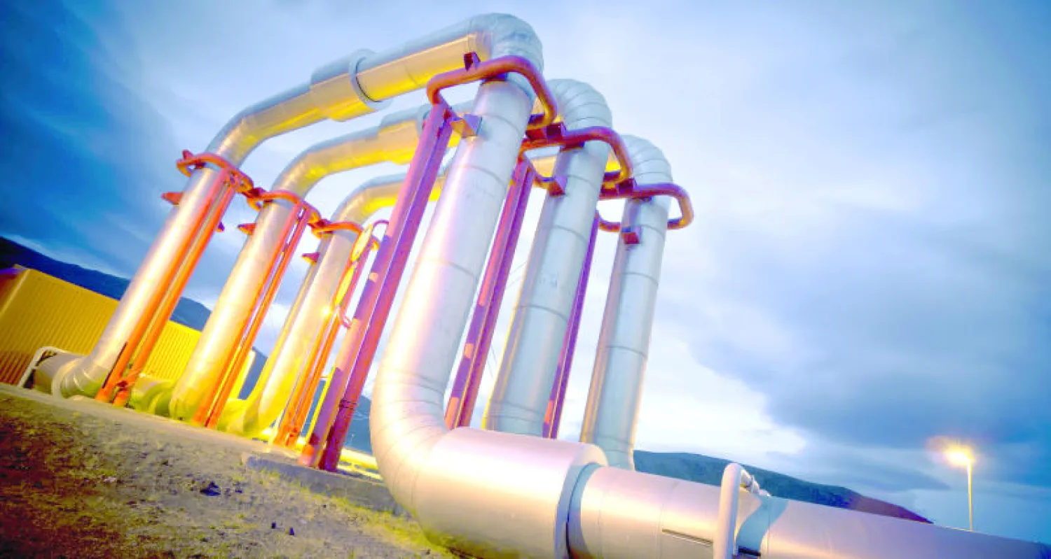 النفط يرتفع بعد زيادة المخزونات الأميركية