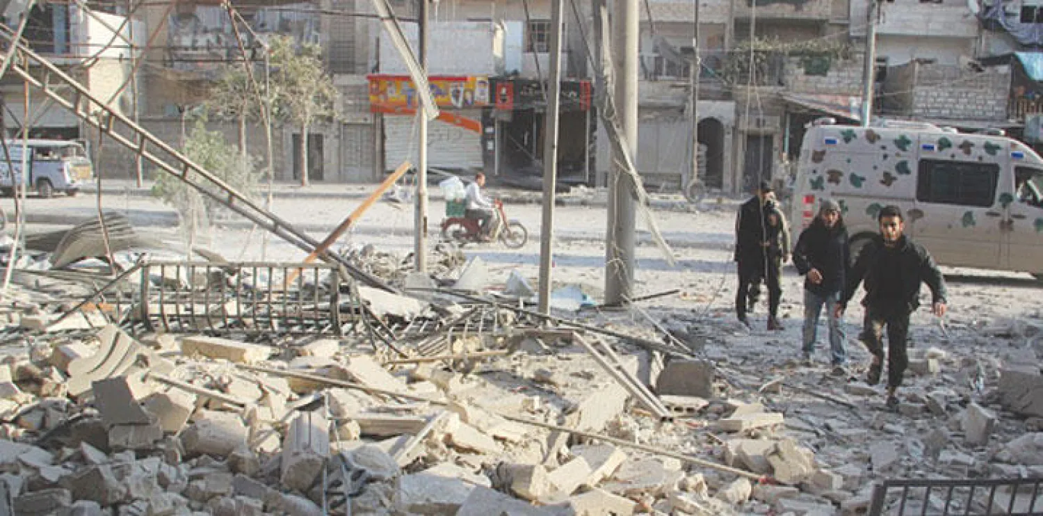 جانب من الدمار الذي خلفته طائرة مقاتلة للنظام السوري في حلب أمس (غيتي)