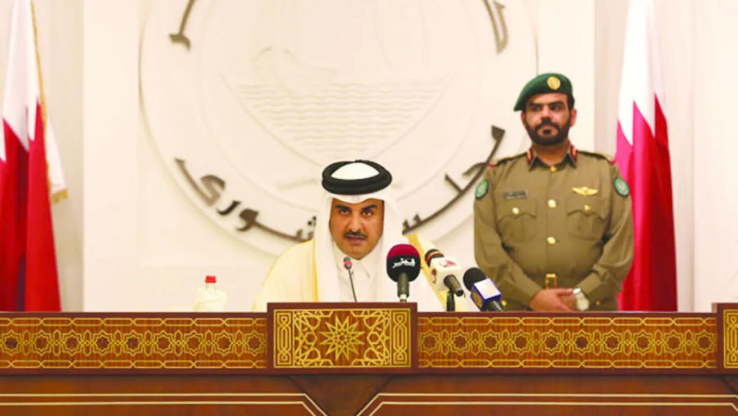 أمير قطر يلقي كلمته أمس في افتتاح الدورة البرلمانية الجديدة لمجلس الشورى القطري (قنا)