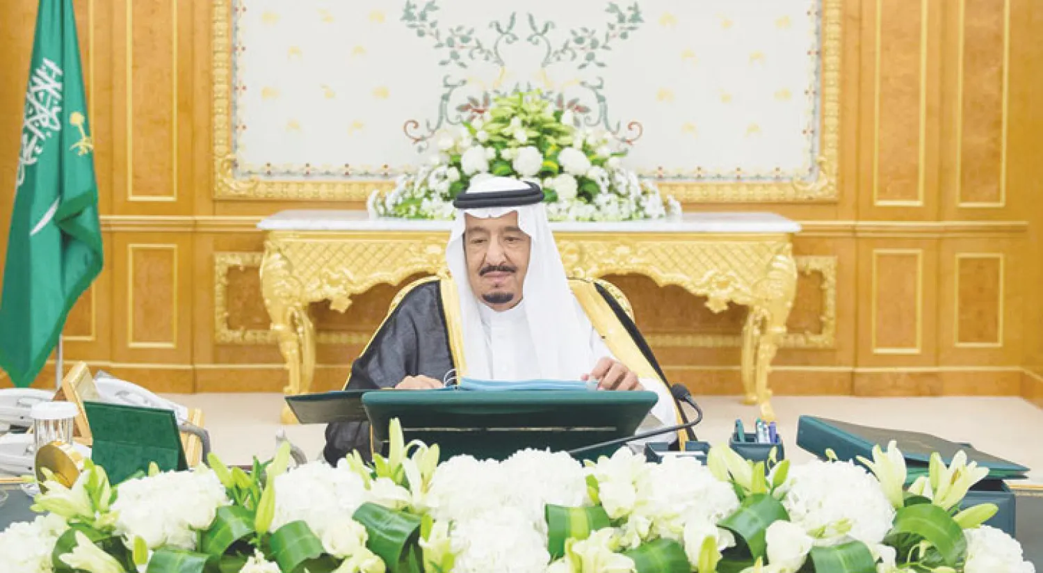 الملك سلمان بن عبد العزيز مترئسًا جلسة مجلس الوزراء التي عقدت أمس في قصر اليمامة بالعاصمة الرياض (واس)