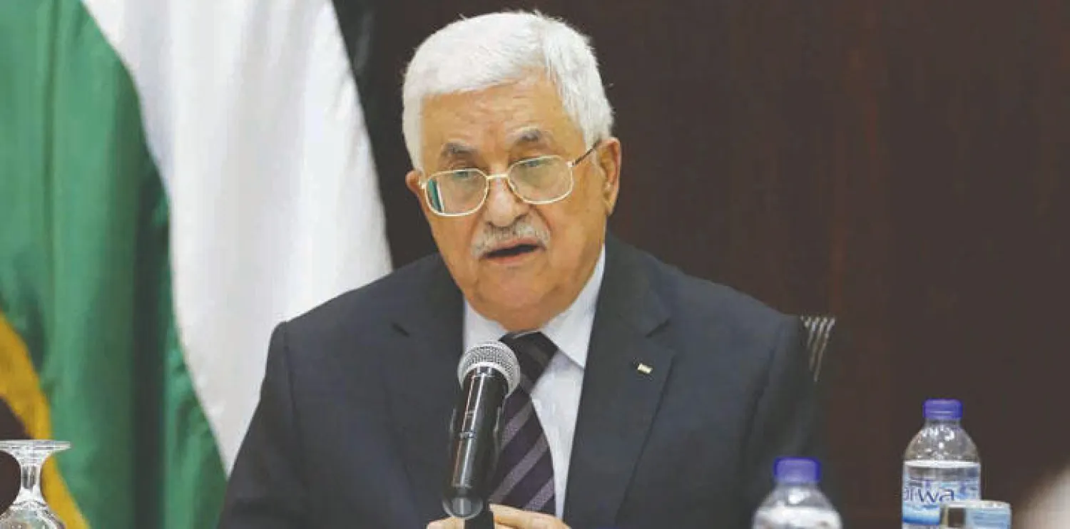 عباس يتحدث أمام اللجنة التنفيذية في مكتبه أمس (أ.ف.ب)