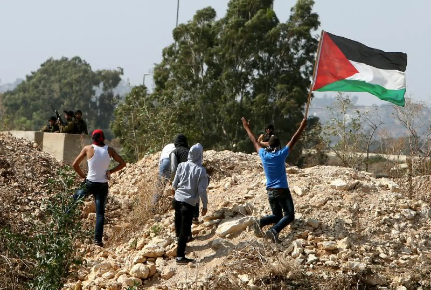 جنرال إسرائيلي: اليأس من انسداد الأفق السياسي وراء الهبة الفلسطينية