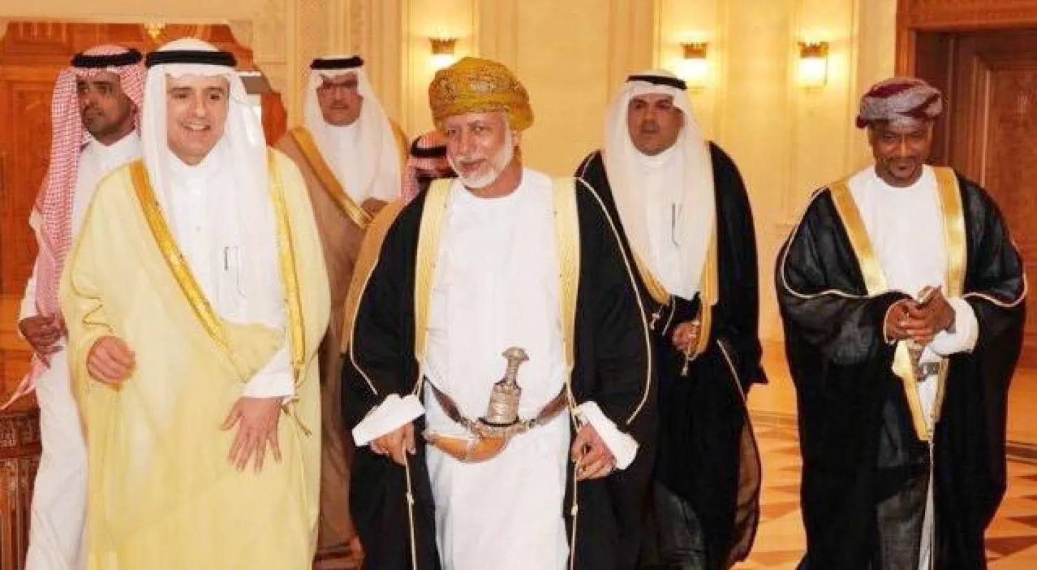 وزير الخارجية السعودي يصل سلطنة عُمان في زيارة رسمية يلتقي خلالها كبار المسؤولين