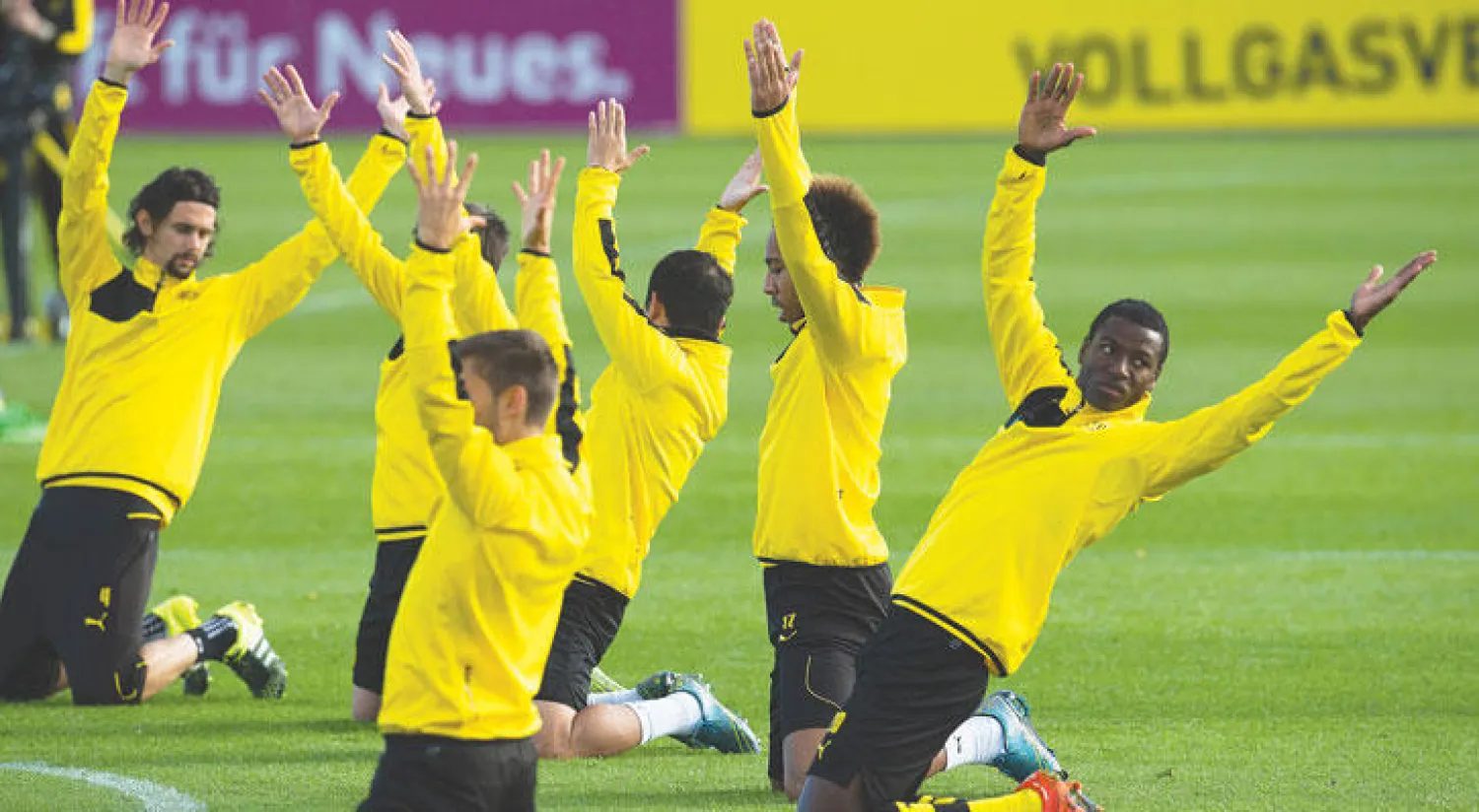 دورتموند مرشح لتخطي ضيفه شالكه (إ.ب.أ)