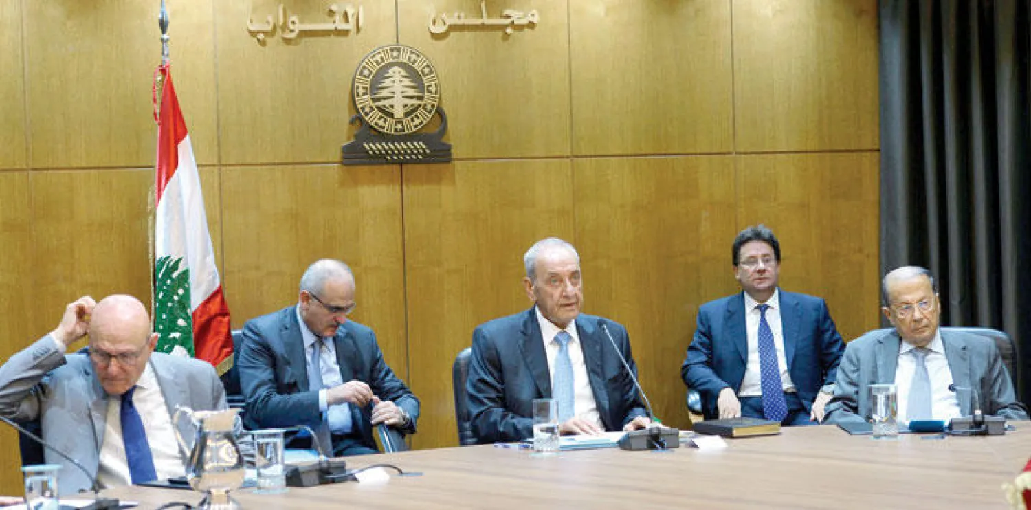 تمام سلام ونبيه بري وميشال عون أثناء حضورهم  جلسة سابقة للحوار الوطني في بيروت (إ.ب.أ)