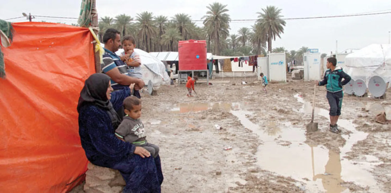 نازحون من الأنبار في مخيم جنوب بغداد (إ.ب.أ)