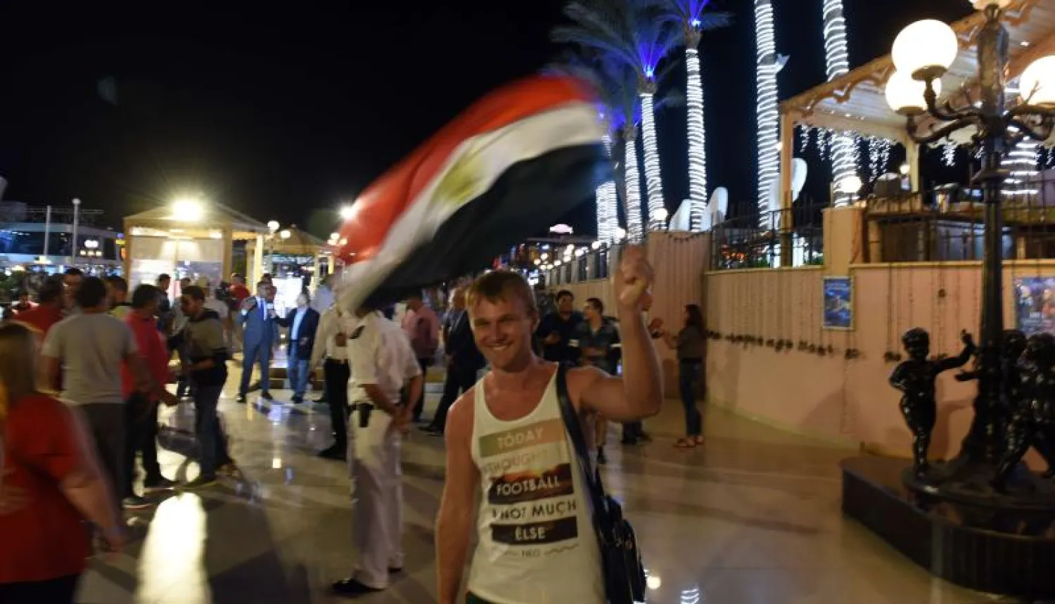 حفلات غنائية وبرامج ودعوات للسياحة الداخلية لدعم مصر